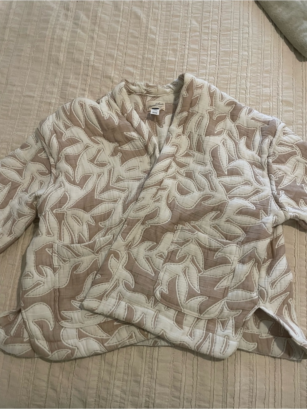 Universal Thread Quilted Leaf-Print Cardigan Jacket in Cream and Tan